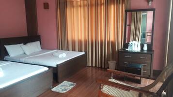 Habitación Confort con 1 cama matrimonial o 2 individuales | Escritorio y wifi gratis