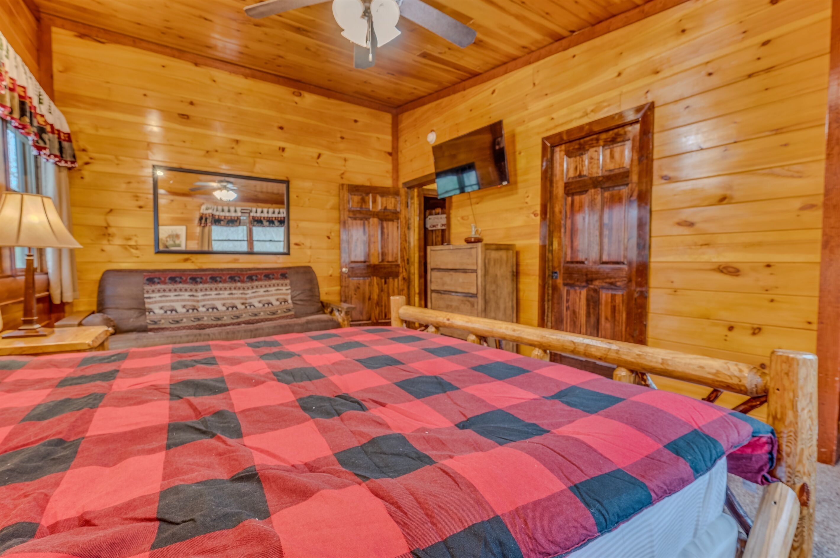 5 bedrooms, travel cot, free WiFi, bed sheets