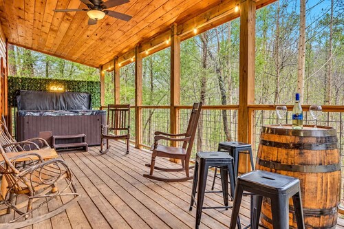 Mountain Retreat • Sleeps29 • Pool • HotTub • Dogs