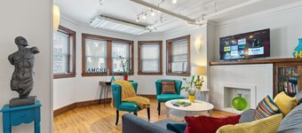 Retro Apartment in Andersonville
