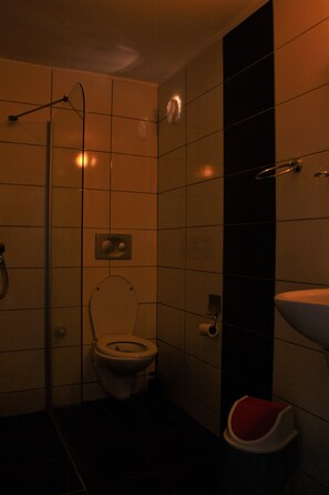 Standard Shared Dormitory | Bathroom