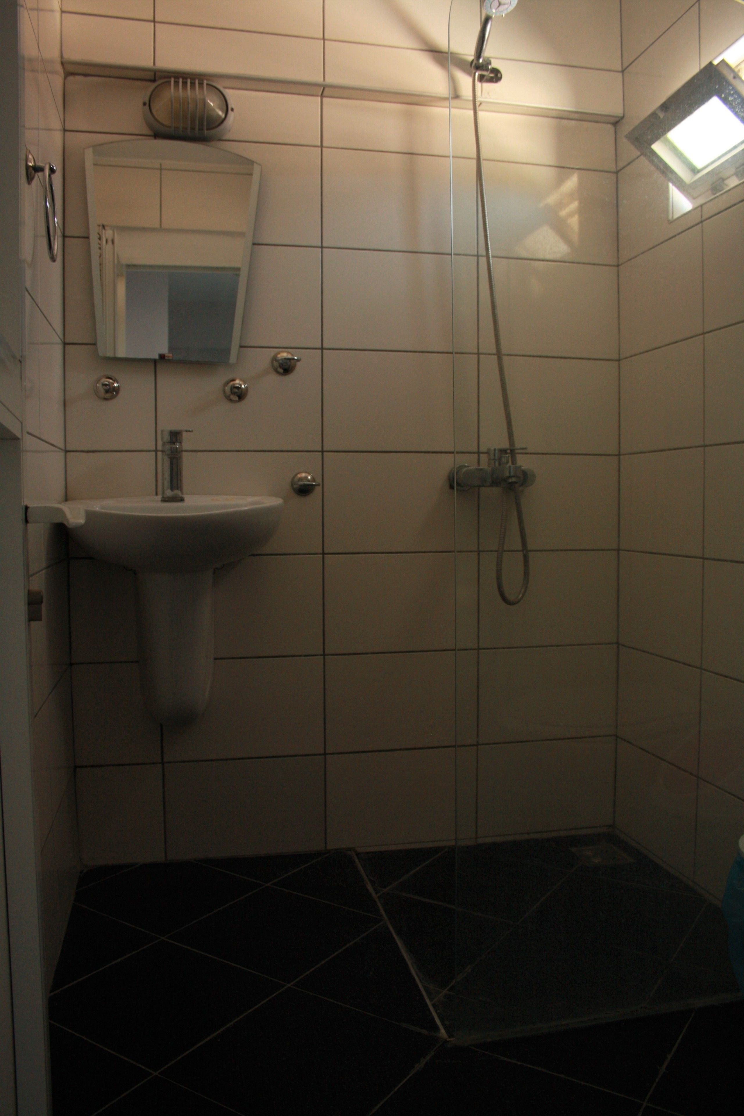 Standard Suite | Bathroom | Shower