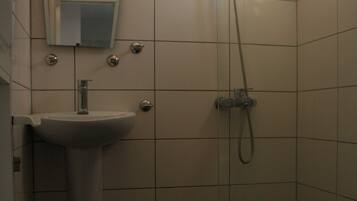Standard Suite | Bathroom | Shower