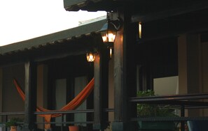 Fassade der Unterkunft – Abend/Nacht