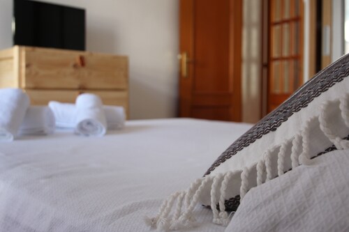 Fabulous 3 bedroom apartment, in the famous neighborhood of La Marina. ESS2385