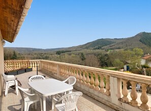Outdoor dining - Homerez - House in Saint-Géry (Saint-Géry)