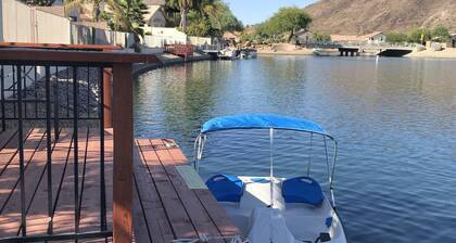 Lake House! Paddleboat, kayaks, fire pit, bikes, fish! fountain&mountain views!
