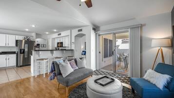 TV connectée, jeux vidéo, lecteur de DVD, baby-foot