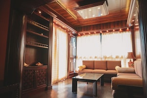 Comfort Chalet, 2 Bedrooms, Garden Area | Living room | 32-inch flat-screen TV with satellite channels, TV, fireplace