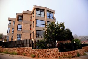 Exterior detail - Mountain View Cedars (Al Arz)