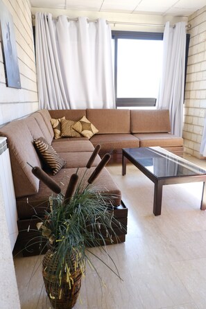 เบสิกชาเลท์, 3 ห้องนอน, 2 ห้องน้ำ | ลานระเบียง/นอกชาน