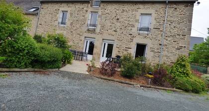 Coquelicot chambre triple2 1 lit double 140 1 lit simple 0.90 wc douche lavabo