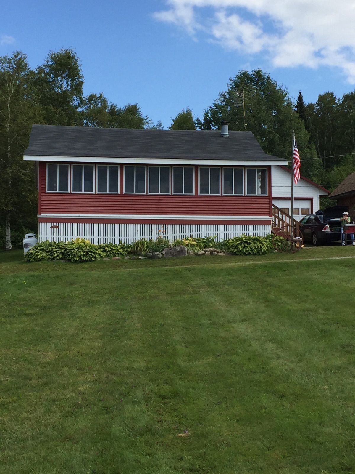 Charming "HAPPY TIME"  Cottage- Gorgeous Lakeview   with Private Beach
