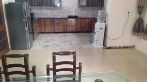 Geladeira, micro-ondas, liquidificador