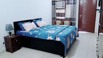 3 Schlafzimmer, Schreibtisch, Bügeleisen/Bügelbrett, kostenloses WLAN