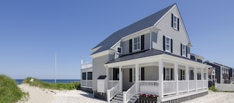 * Neu gelistet * Oceanfront Beach Home