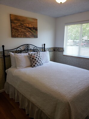 4 bedrooms, desk, iron/ironing board, travel cot