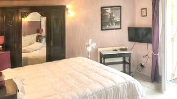 4 bedrooms, desk, iron/ironing board, internet