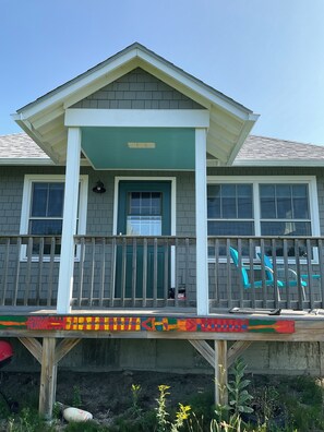Exterior - 24 - Funky and charming, 'small house' in West Tremont (Tremont)