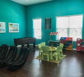 Game room - Amazing private townhouse in gated community with amenities.Great location!  (Kissimmee)