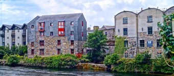 Tropical Vibes in the City of Tribes - 2 bedroom