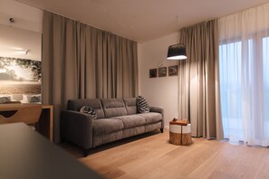 Deluxe Studio Suite | Living area