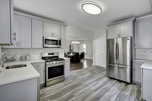 Fridge, microwave, oven, stovetop - LOCATION,PRACTICALITY AND COMFORT MEET! BEACH BLOCK! BRING YOUR EXTENDED FAMILY! (Atlantic City)