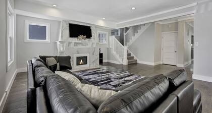 LOCATION,PRACTICALITY AND COMFORT MEET! BEACH BLOCK! BRING YOUR EXTENDED FAMILY!