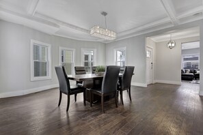 Dining - LOCATION,PRACTICALITY AND COMFORT MEET! BEACH BLOCK! BRING YOUR EXTENDED FAMILY! (Atlantic City)