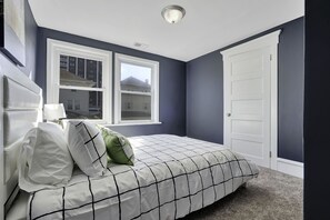 9 Schlafzimmer, Reisekinderbett, WLAN, Bettwäsche
