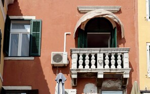 تفاصيل الفندق من الخارج