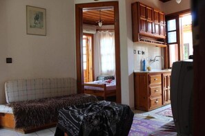 37-cm TV with satellite channels - Orkide Apart Hotel (Ula)