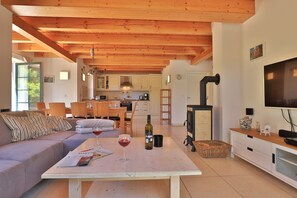 TV, fireplace - Surfers cottage (Kalkhorst)