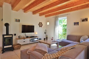 Unclassified image, 2 of 34, button