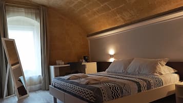 Ropa de cama hipoalergénica, colchones con efecto memoria y escritorio