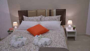 Habitación doble Deluxe, 1 cama Queen size, planta baja (Civitae) | Ropa de cama hipoalergénica, camas con efecto memoria y escritorio