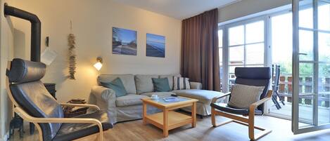 Flat-screen TV, fireplace