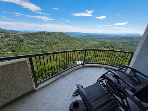 Sugartop Resort 6th-Floor Corner Condo: Breathtaking Mountain Views - 2BR