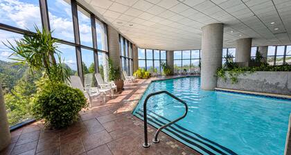Sugartop Resort 6th-Floor Corner Condo: Breathtaking Mountain Views - 2BR
