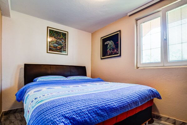 1 bedroom, free WiFi, bed sheets