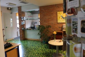 Se ofrece un desayuno continental (5 EUR por persona)