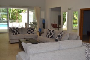 Smart TV - THIS IS IT!!!!!! Newly built Renters Paradise (Sosua)