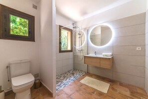 Bathtub, hair dryer