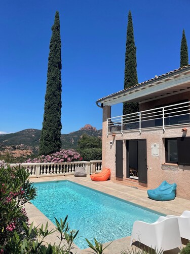 Quiet, sea view and close to tourist areas