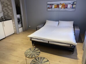 1 bedroom, iron/ironing board, WiFi, bed sheets - OLD TOWN STUDIO (Nice)
