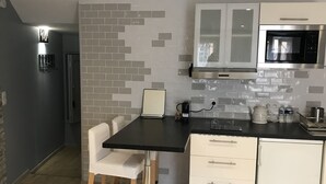 茶具/咖啡用具、冰箱、微波炉、炉灶