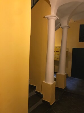 Interior - OLD TOWN STUDIO (Nice)