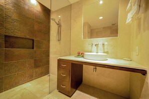 Dusch, hårtork och schampo