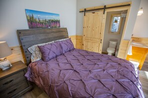 2 bedrooms, bed sheets - Alpenglow Ridge Fireweed, near Denali (Healy)