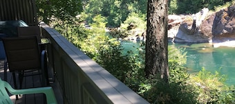 River Vista Homes: Enjoy Swimming, Fishing, and Relaxation in Nature's Beauty